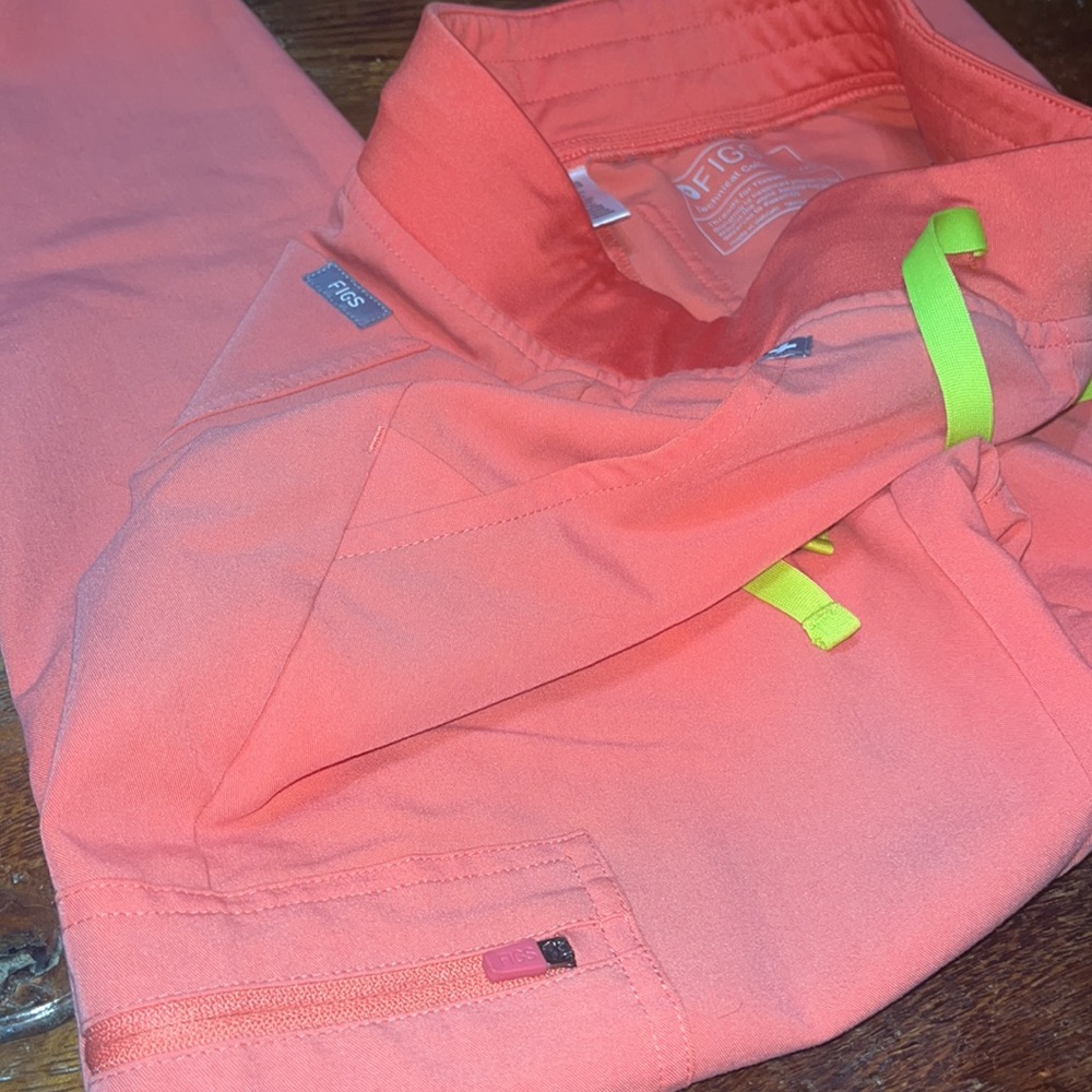 FIGS Zamora joggers 🥰 - Picture 5 of 5